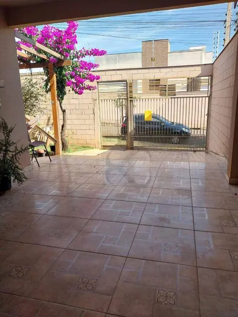 Casa com 3 quartos à venda, 280m2 em Londrina - PR - imagem 4 Foto 4 de Casa com 3 quartos à venda, 280m2 em Londrina - PR