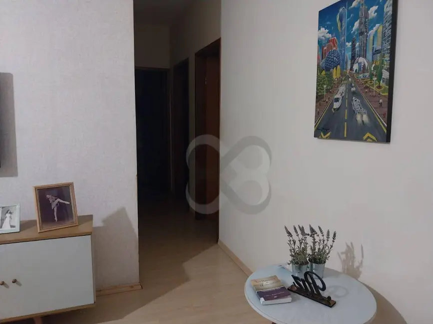 Casa com 3 quartos à venda, 280m2 em Londrina - PR - imagem 9 Foto 9 de Casa com 3 quartos à venda, 280m2 em Londrina - PR