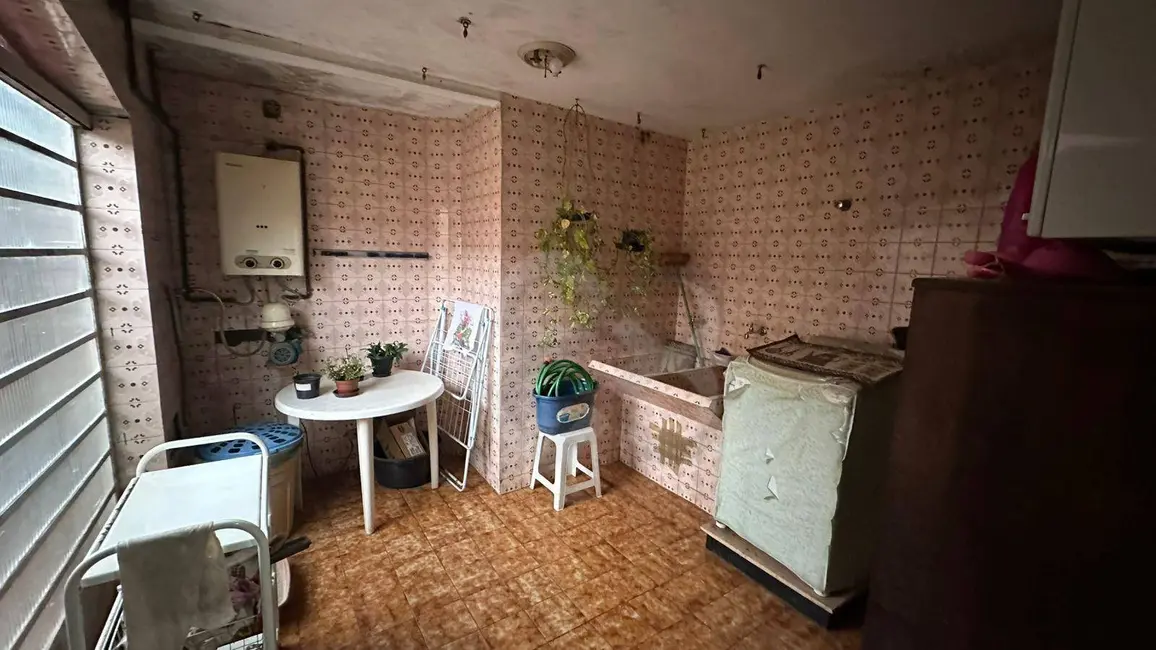 Sobrado com 4 quartos à venda, 357m2 em Iguaçu, Londrina - PR - imagem 4 Foto 4 de Sobrado com 4 quartos à venda, 357m2 em Iguaçu, Londrina - PR