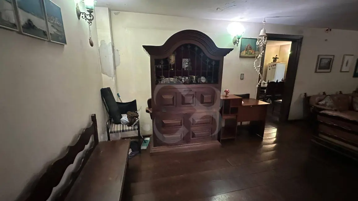 Sobrado com 4 quartos à venda, 357m2 em Iguaçu, Londrina - PR - imagem 5 Foto 5 de Sobrado com 4 quartos à venda, 357m2 em Iguaçu, Londrina - PR