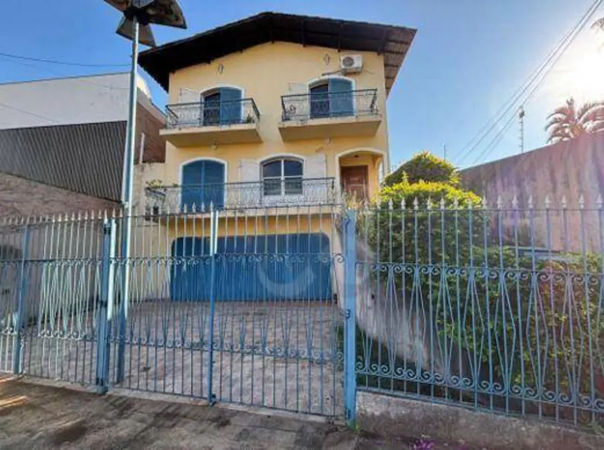 Sobrado com 4 quartos à venda, 357m2 em Iguaçu, Londrina - PR - imagem 1 Foto 1 de Sobrado com 4 quartos à venda, 357m2 em Iguaçu, Londrina - PR