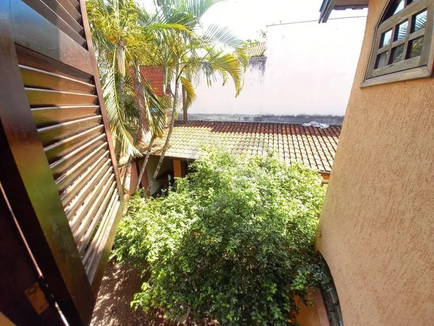 Casa com 4 quartos à venda, 330m2 em Lago Parque, Londrina - PR - imagem 3 Foto 3 de Casa com 4 quartos à venda, 330m2 em Lago Parque, Londrina - PR