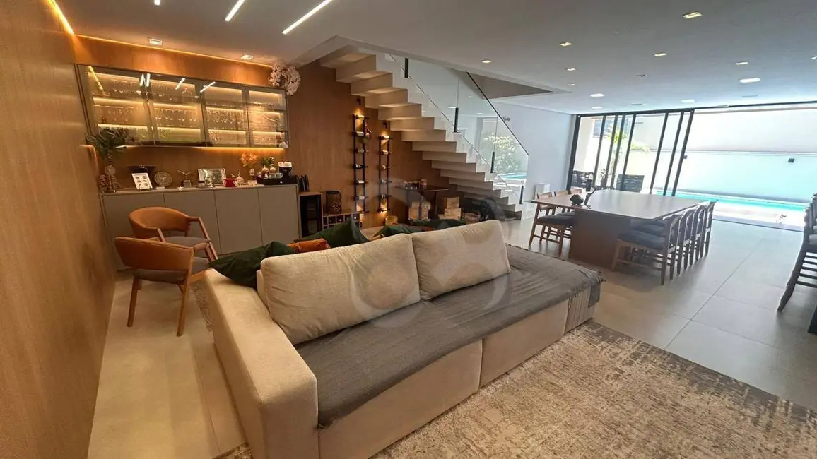 Casa com 3 quartos à venda, 250m2 em Universitário, Londrina - PR - imagem 6 Foto 6 de Casa com 3 quartos à venda, 250m2 em Universitário, Londrina - PR