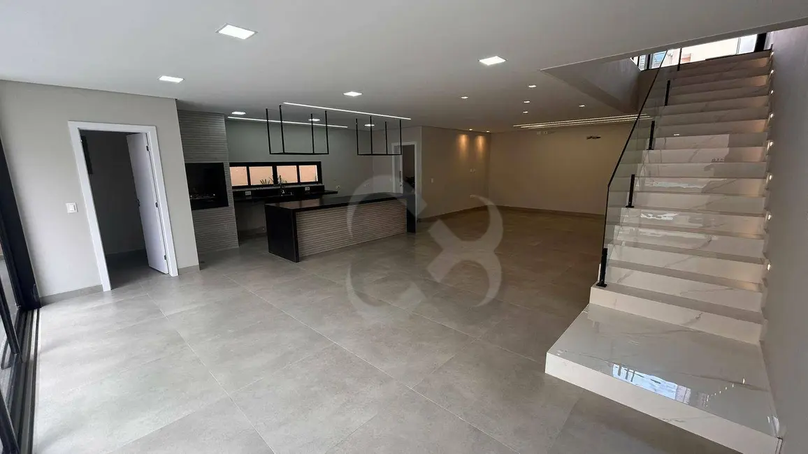 Casa com 3 quartos à venda, 250m2 em Universitário, Londrina - PR - imagem 2 Foto 2 de Casa com 3 quartos à venda, 250m2 em Universitário, Londrina - PR