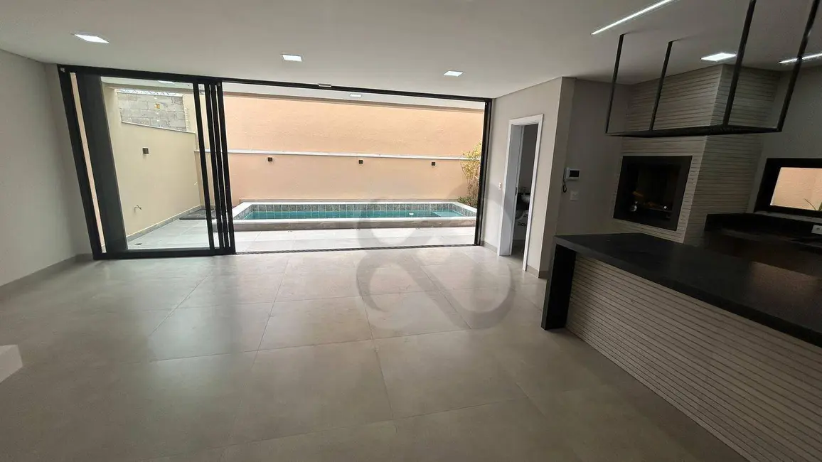 Casa com 3 quartos à venda, 250m2 em Universitário, Londrina - PR - imagem 8 Foto 8 de Casa com 3 quartos à venda, 250m2 em Universitário, Londrina - PR