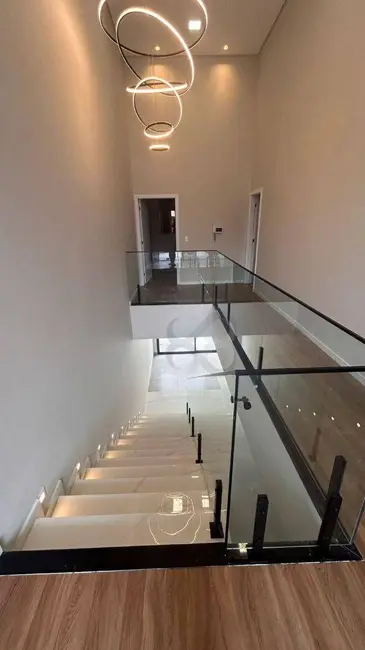 Casa com 3 quartos à venda, 250m2 em Universitário, Londrina - PR - imagem 7 Foto 7 de Casa com 3 quartos à venda, 250m2 em Universitário, Londrina - PR