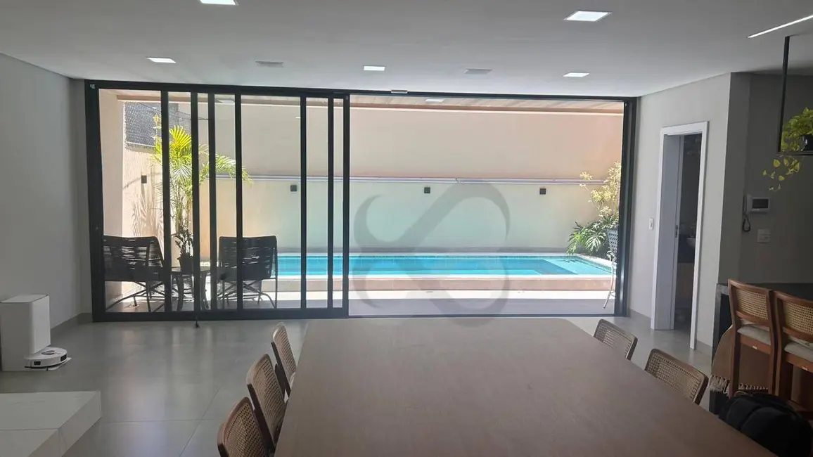 Casa com 3 quartos à venda, 250m2 em Universitário, Londrina - PR - imagem 3 Foto 3 de Casa com 3 quartos à venda, 250m2 em Universitário, Londrina - PR