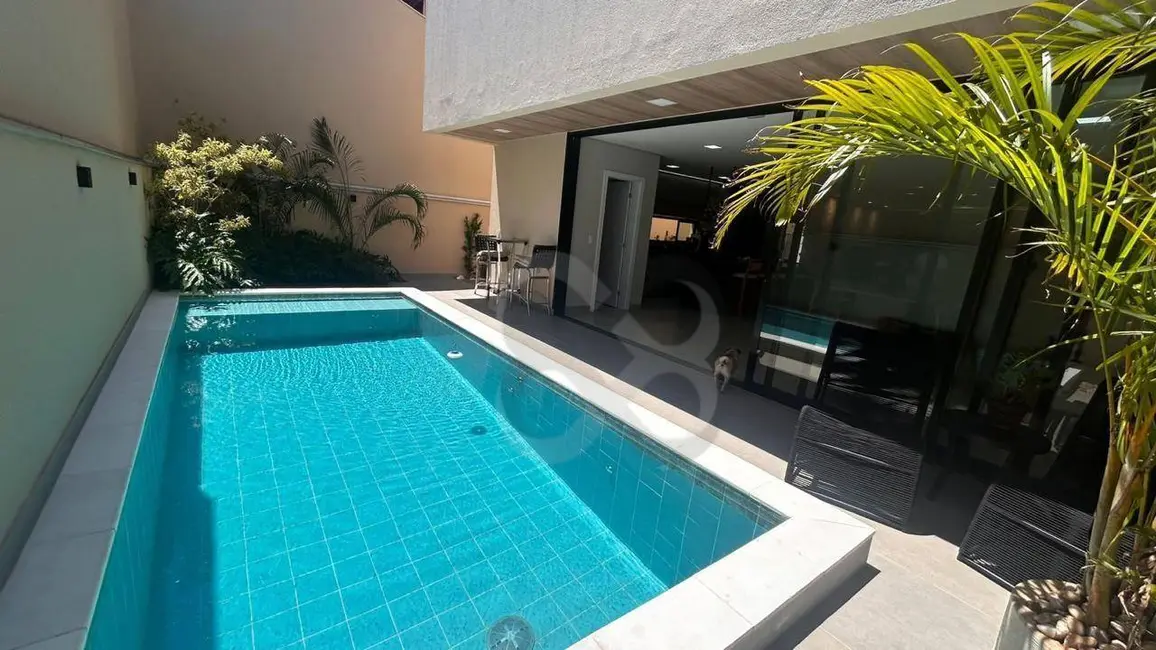 Casa com 3 quartos à venda, 250m2 em Universitário, Londrina - PR - imagem 4 Foto 4 de Casa com 3 quartos à venda, 250m2 em Universitário, Londrina - PR