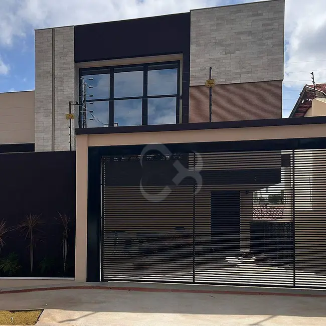 Casa com 3 quartos à venda, 250m2 em Universitário, Londrina - PR - imagem 1 Foto 1 de Casa com 3 quartos à venda, 250m2 em Universitário, Londrina - PR
