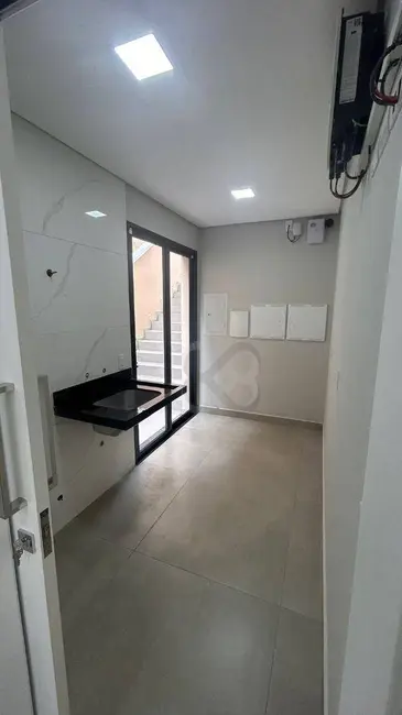 Casa com 3 quartos à venda, 250m2 em Universitário, Londrina - PR - imagem 5 Foto 5 de Casa com 3 quartos à venda, 250m2 em Universitário, Londrina - PR