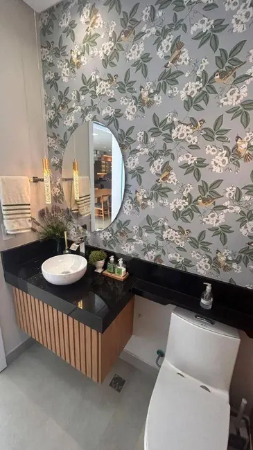 Casa com 3 quartos à venda, 250m2 em Universitário, Londrina - PR - imagem 8 Foto 8 de Casa com 3 quartos à venda, 250m2 em Universitário, Londrina - PR