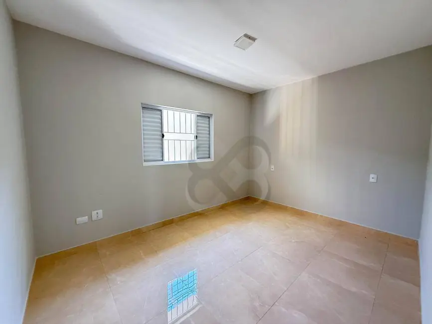 Casa com 3 quartos à venda, 200m2 em Residencial Abussafe II, Londrina - PR - imagem 8 Foto 8 de Casa com 3 quartos à venda, 200m2 em Residencial Abussafe II, Londrina - PR