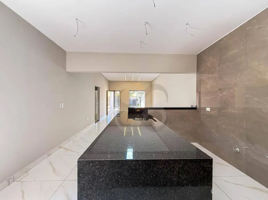 Casa com 3 quartos à venda, 200m2 em Residencial Abussafe II, Londrina - PR - imagem 9 Foto 9 de Casa com 3 quartos à venda, 200m2 em Residencial Abussafe II, Londrina - PR