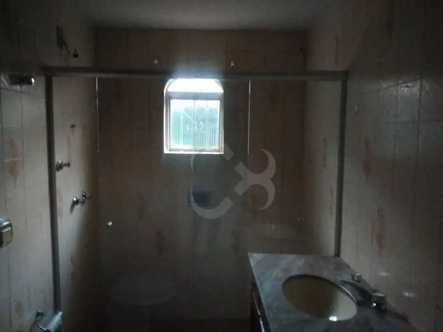 Casa com 3 quartos à venda e para alugar, 350m2 em Antares, Londrina - PR - imagem 6 Foto 6 de Casa com 3 quartos à venda e para alugar, 350m2 em Antares, Londrina - PR