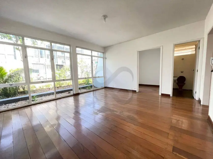 Casa com 4 quartos à venda e para alugar, 550m2 em Centro, Londrina - PR - imagem 4 Foto 4 de Casa com 4 quartos à venda e para alugar, 550m2 em Centro, Londrina - PR