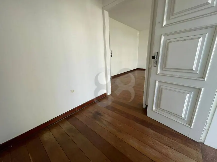 Casa com 4 quartos à venda e para alugar, 550m2 em Centro, Londrina - PR - imagem 3 Foto 3 de Casa com 4 quartos à venda e para alugar, 550m2 em Centro, Londrina - PR