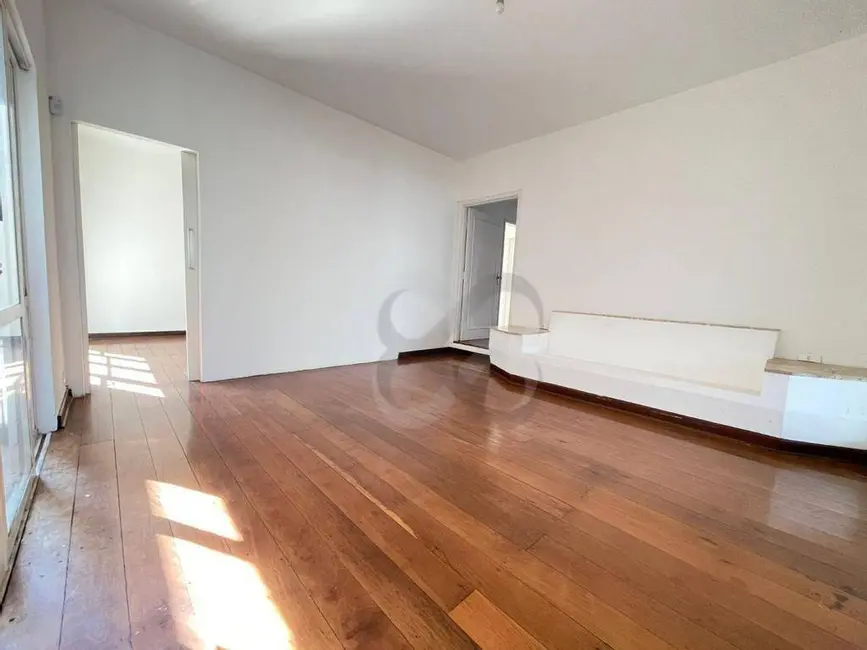 Casa com 4 quartos à venda e para alugar, 550m2 em Centro, Londrina - PR - imagem 6 Foto 6 de Casa com 4 quartos à venda e para alugar, 550m2 em Centro, Londrina - PR