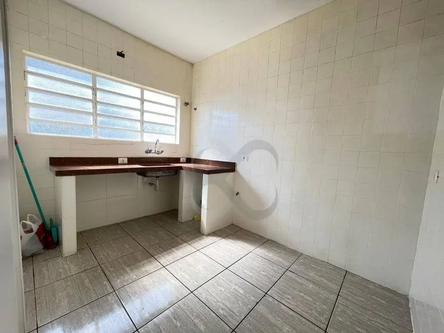 Casa com 4 quartos à venda e para alugar, 550m2 em Centro, Londrina - PR - imagem 9 Foto 9 de Casa com 4 quartos à venda e para alugar, 550m2 em Centro, Londrina - PR