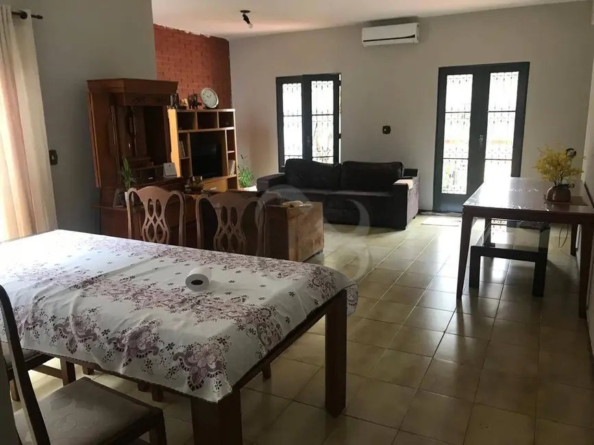 Sobrado com 4 quartos à venda e para alugar, 330m2 em Jardim Santo Antônio, Londrina - PR - imagem 2 Foto 2 de Sobrado com 4 quartos à venda e para alugar, 330m2 em Jardim Santo Antônio, Londrina - PR