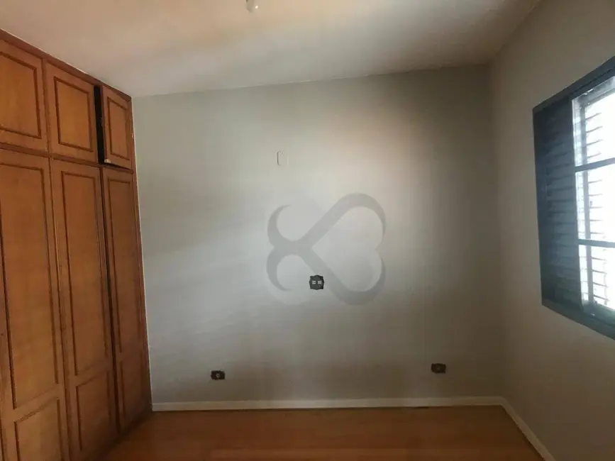 Sobrado com 4 quartos à venda e para alugar, 330m2 em Jardim Santo Antônio, Londrina - PR - imagem 8 Foto 8 de Sobrado com 4 quartos à venda e para alugar, 330m2 em Jardim Santo Antônio, Londrina - PR