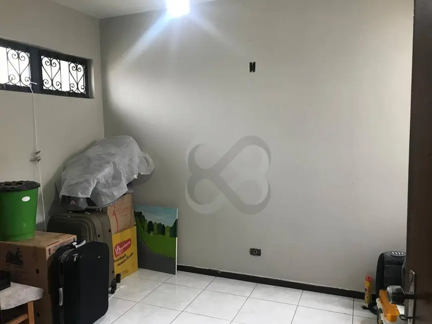 Sobrado com 4 quartos à venda e para alugar, 330m2 em Jardim Santo Antônio, Londrina - PR - imagem 3 Foto 3 de Sobrado com 4 quartos à venda e para alugar, 330m2 em Jardim Santo Antônio, Londrina - PR