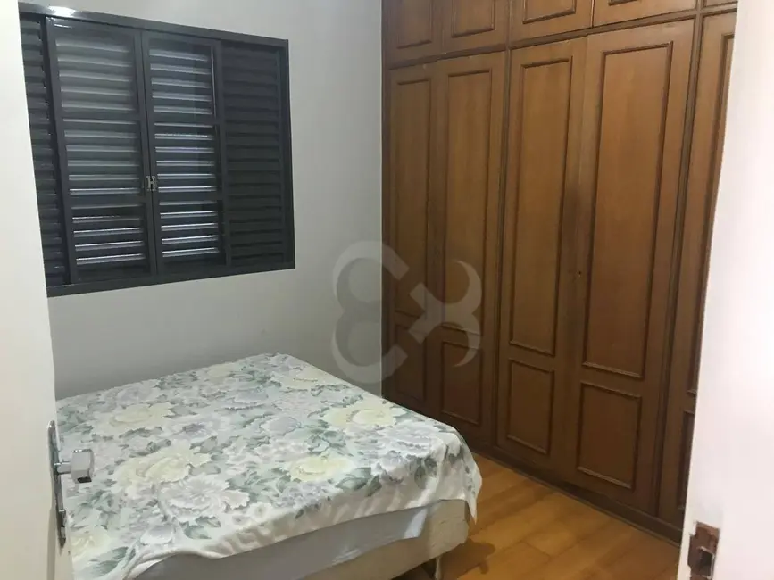 Sobrado com 4 quartos à venda e para alugar, 330m2 em Jardim Santo Antônio, Londrina - PR - imagem 9 Foto 9 de Sobrado com 4 quartos à venda e para alugar, 330m2 em Jardim Santo Antônio, Londrina - PR