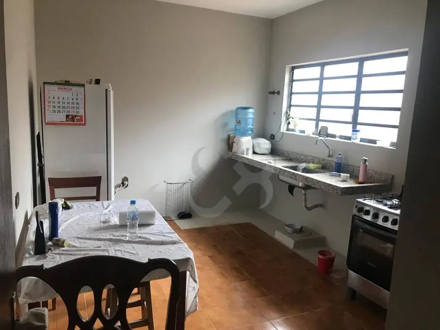 Sobrado com 4 quartos à venda e para alugar, 330m2 em Jardim Santo Antônio, Londrina - PR - imagem 4 Foto 4 de Sobrado com 4 quartos à venda e para alugar, 330m2 em Jardim Santo Antônio, Londrina - PR