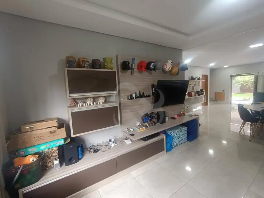 Casa com 3 quartos à venda, 501m2 em Londrina - PR - imagem 4 Foto 4 de Casa com 3 quartos à venda, 501m2 em Londrina - PR