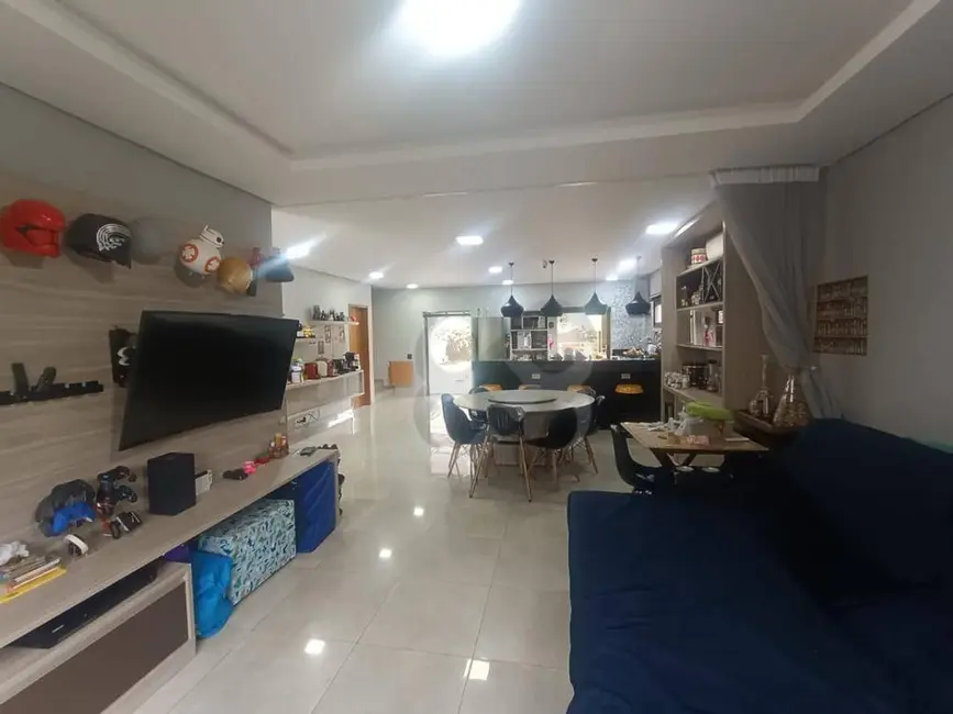 Casa com 3 quartos à venda, 501m2 em Londrina - PR - imagem 2 Foto 2 de Casa com 3 quartos à venda, 501m2 em Londrina - PR