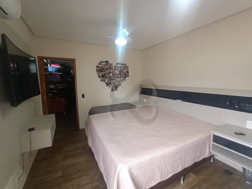 Casa com 3 quartos à venda, 501m2 em Londrina - PR - imagem 9 Foto 9 de Casa com 3 quartos à venda, 501m2 em Londrina - PR