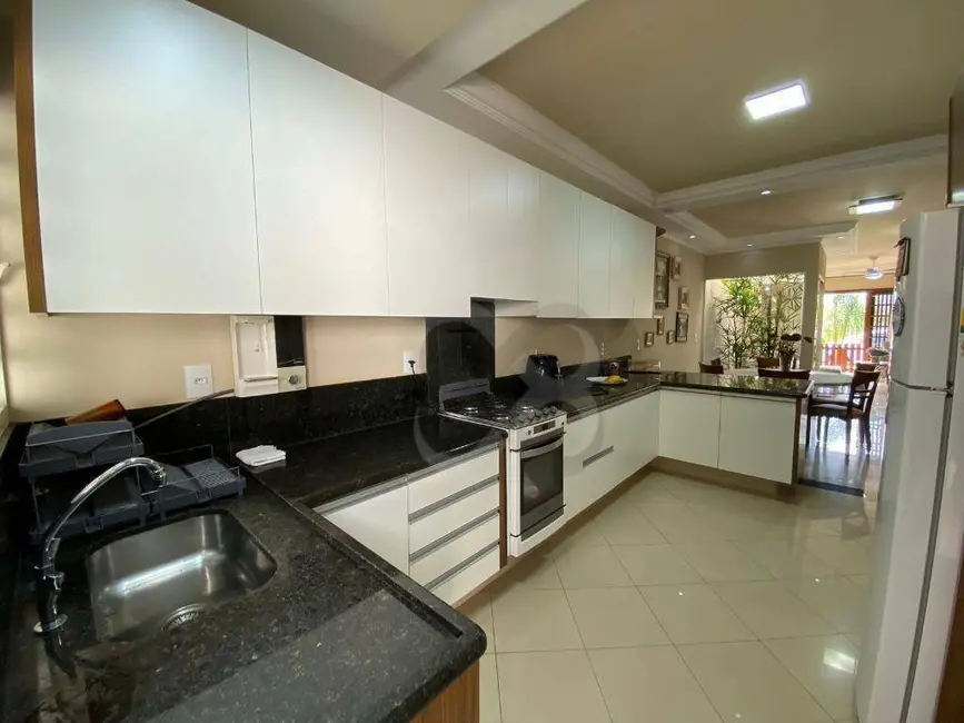 Casa de Condomínio com 3 quartos à venda, 250m2 em Aragarça, Londrina - PR - imagem 9 Foto 9 de Casa de Condomínio com 3 quartos à venda, 250m2 em Aragarça, Londrina - PR