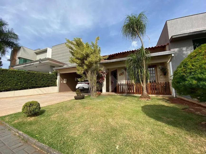 Casa de Condomínio com 3 quartos à venda, 250m2 em Aragarça, Londrina - PR - imagem 3 Foto 3 de Casa de Condomínio com 3 quartos à venda, 250m2 em Aragarça, Londrina - PR