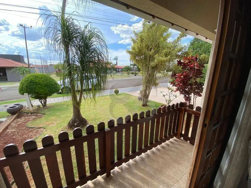 Casa de Condomínio com 3 quartos à venda, 250m2 em Aragarça, Londrina - PR - imagem 4 Foto 4 de Casa de Condomínio com 3 quartos à venda, 250m2 em Aragarça, Londrina - PR