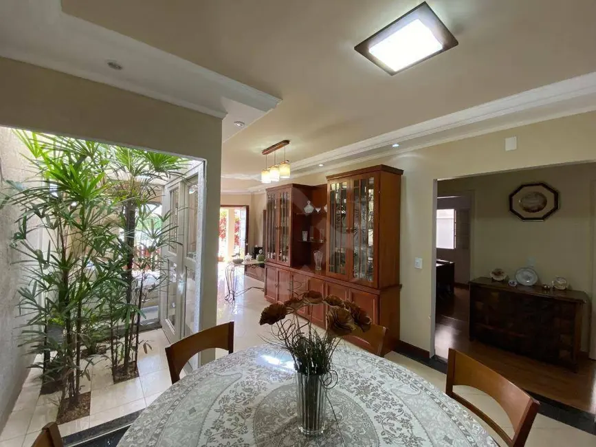 Casa de Condomínio com 3 quartos à venda, 250m2 em Aragarça, Londrina - PR - imagem 7 Foto 7 de Casa de Condomínio com 3 quartos à venda, 250m2 em Aragarça, Londrina - PR