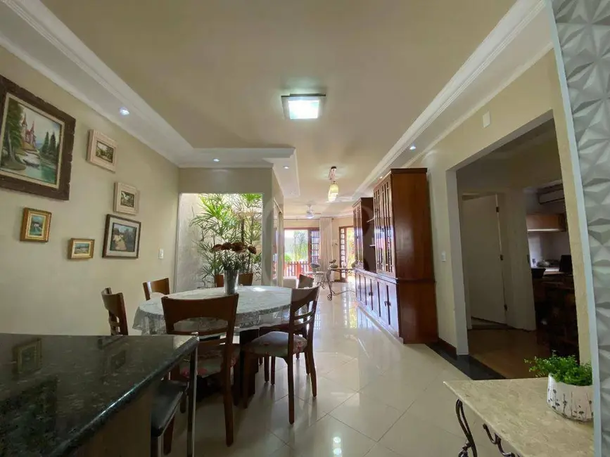 Casa de Condomínio com 3 quartos à venda, 250m2 em Aragarça, Londrina - PR - imagem 6 Foto 6 de Casa de Condomínio com 3 quartos à venda, 250m2 em Aragarça, Londrina - PR