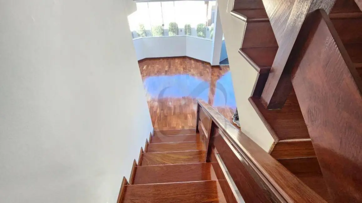 Foto 5 de Casa com 4 quartos para alugar, 500m2 em Quebec, Londrina - PR