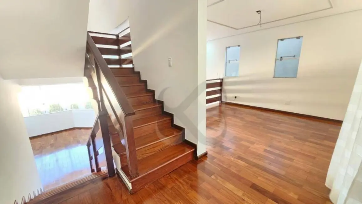 Foto 4 de Casa com 4 quartos para alugar, 500m2 em Quebec, Londrina - PR