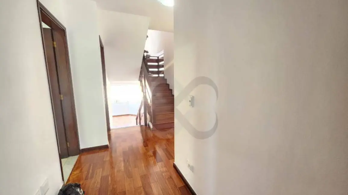 Foto 3 de Casa com 4 quartos para alugar, 500m2 em Quebec, Londrina - PR