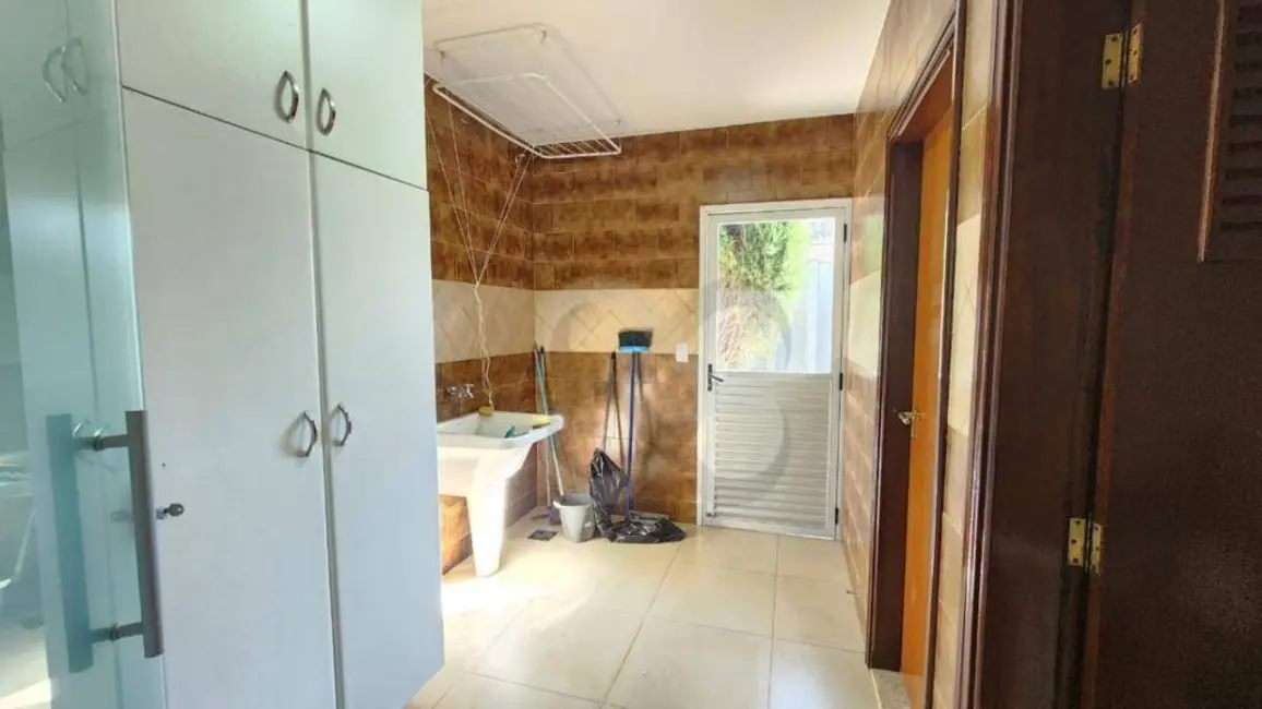 Foto 9 de Casa com 4 quartos para alugar, 500m2 em Quebec, Londrina - PR