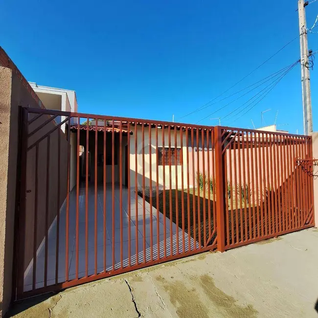 Casa com 3 quartos à venda, 180m2 em Colúmbia, Londrina - PR - imagem 2 Foto 2 de Casa com 3 quartos à venda, 180m2 em Colúmbia, Londrina - PR