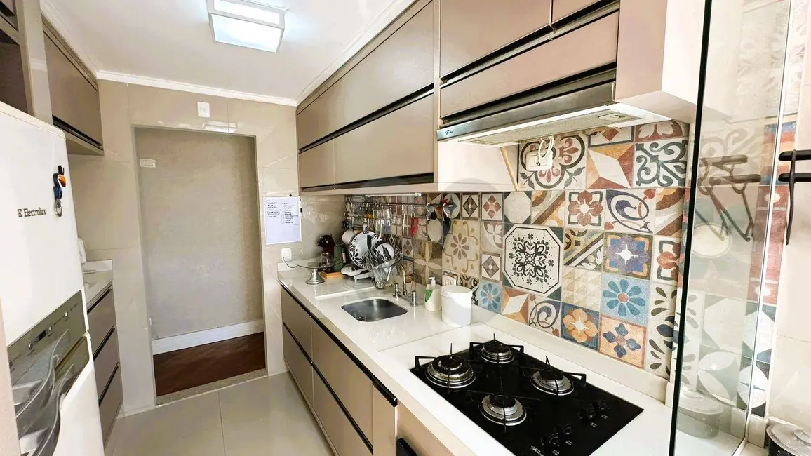 Apartamento com 3 quartos à venda, 75m2 em Londrina - PR - imagem 6 Foto 6 de Apartamento com 3 quartos à venda, 75m2 em Londrina - PR