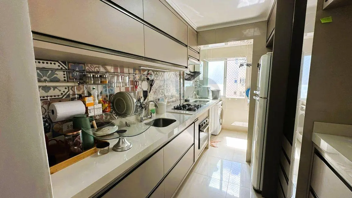 Apartamento com 3 quartos à venda, 75m2 em Londrina - PR - imagem 5 Foto 5 de Apartamento com 3 quartos à venda, 75m2 em Londrina - PR