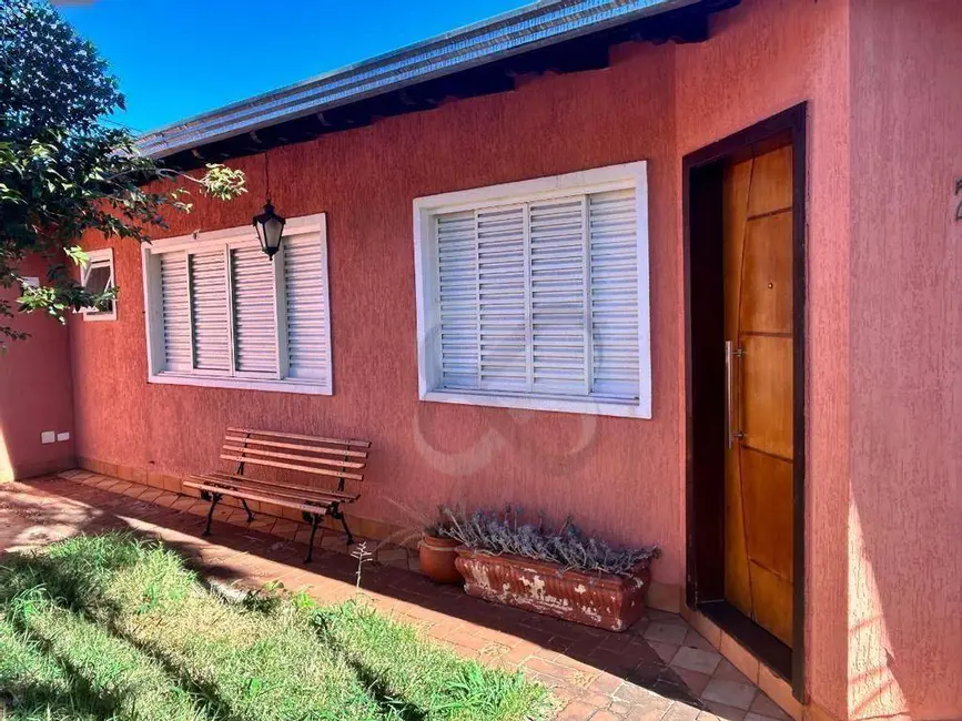 Foto 3 de Casa com 4 quartos para alugar, 250m2 em Jardim Alvorada, Londrina - PR