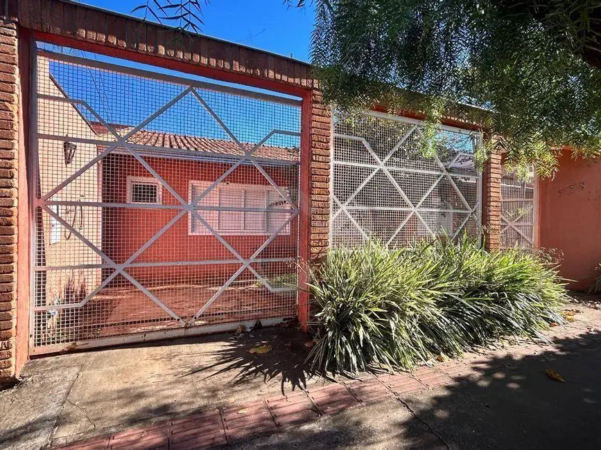 Foto 2 de Casa com 4 quartos para alugar, 250m2 em Jardim Alvorada, Londrina - PR