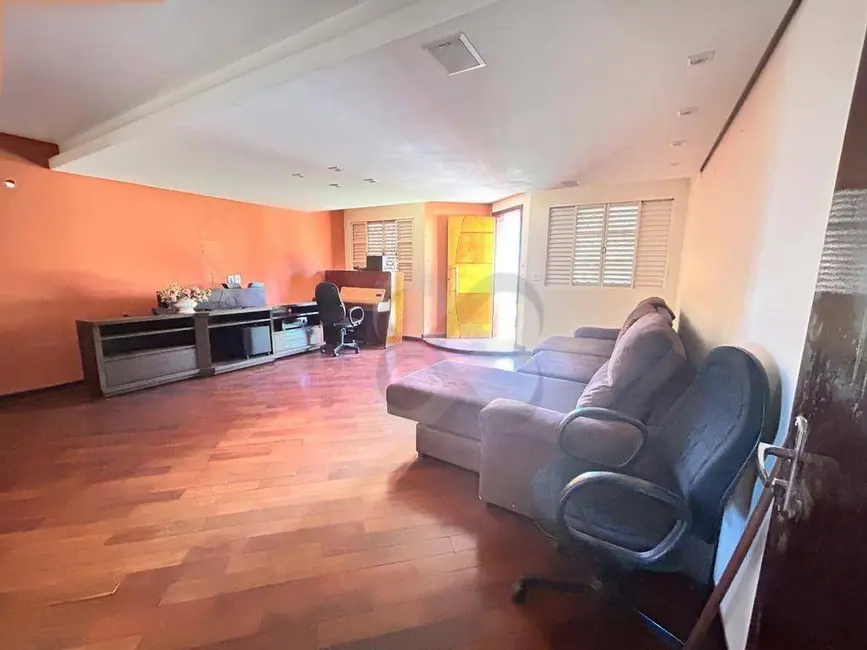 Foto 5 de Casa com 4 quartos para alugar, 250m2 em Jardim Alvorada, Londrina - PR