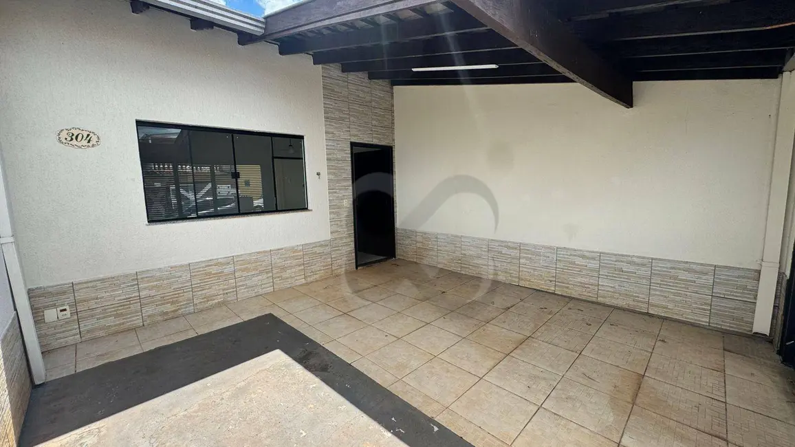 Foto 2 de Casa com 3 quartos para alugar, 83m2 em Coliseu, Londrina - PR