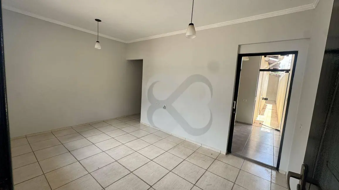 Foto 4 de Casa com 3 quartos para alugar, 83m2 em Coliseu, Londrina - PR