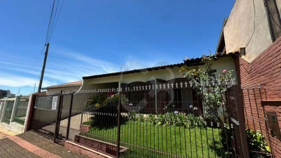 Foto 1 de Casa com 3 quartos à venda e para alugar, 585m2 em Boa Vista, Londrina - PR