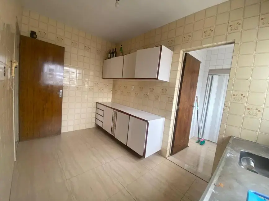 Foto 7 de Apartamento com 2 quartos para alugar, 70m2 em Centro, Londrina - PR