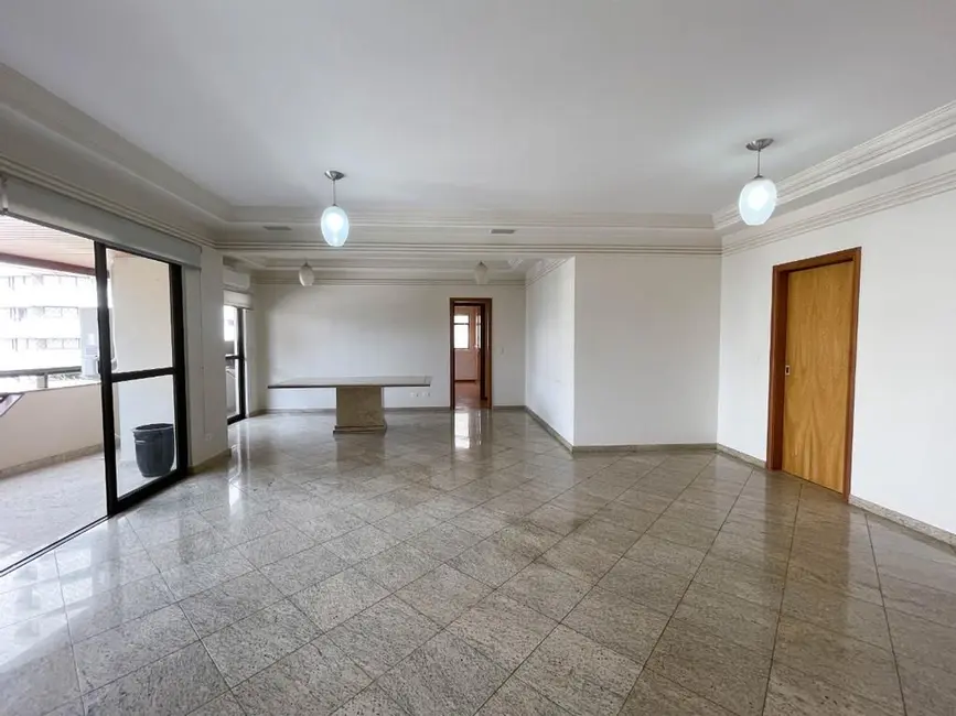 Apartamento com 3 quartos à venda, 227m2 em Centro, Londrina - PR - imagem 5 Foto 5 de Apartamento com 3 quartos à venda, 227m2 em Centro, Londrina - PR